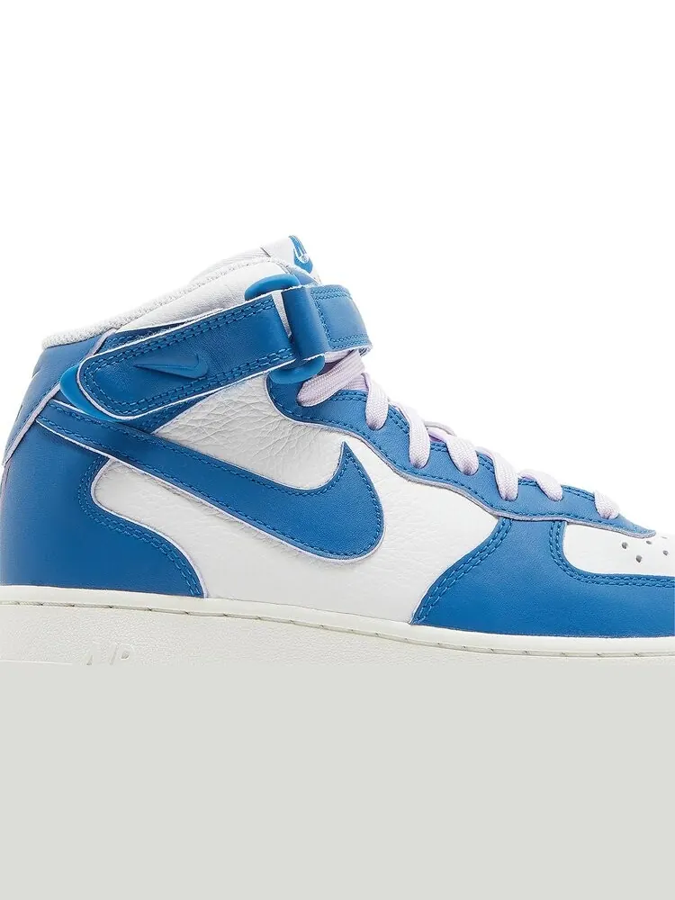 Кроссовки Nike Wmns Air Force 1 '07 Mid 'Military Blue Doll' — изображение 2 из 8, белый