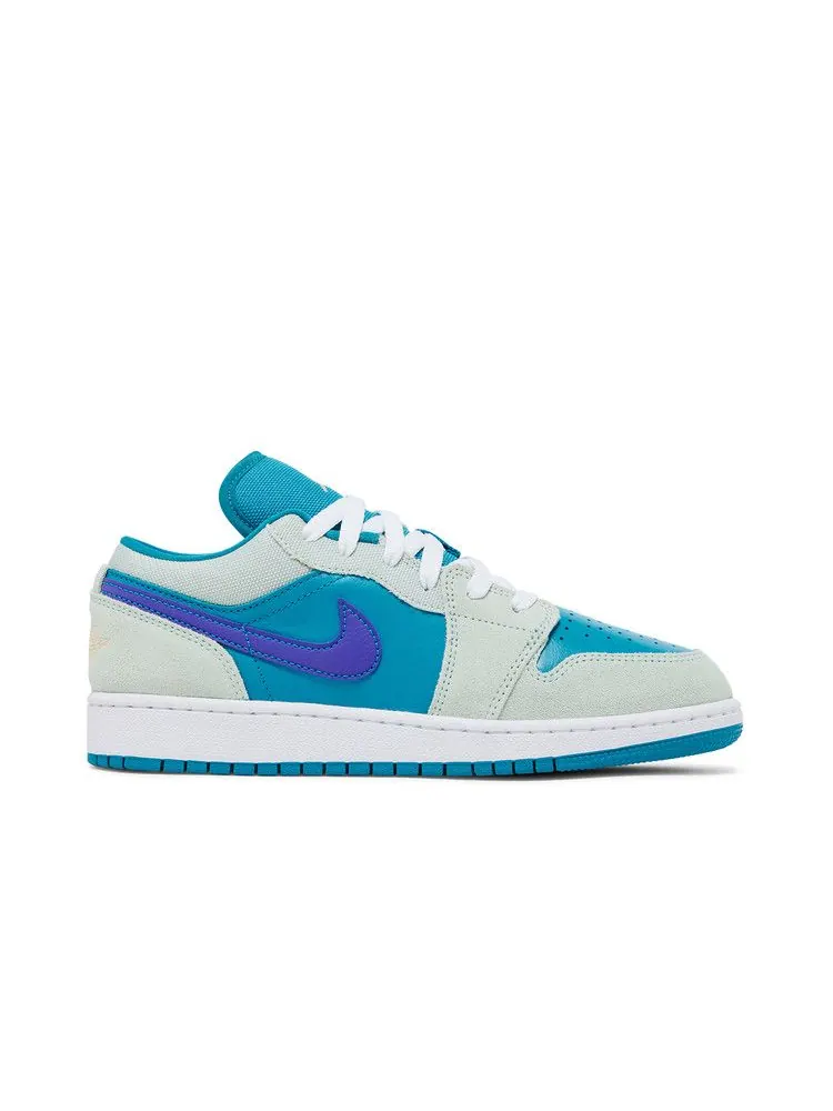Кроссовки Air Jordan Air Jordan 1 Low SE GS 'Aquatone Concord' — изображение 2 из 9, фиолетовый/золотистый