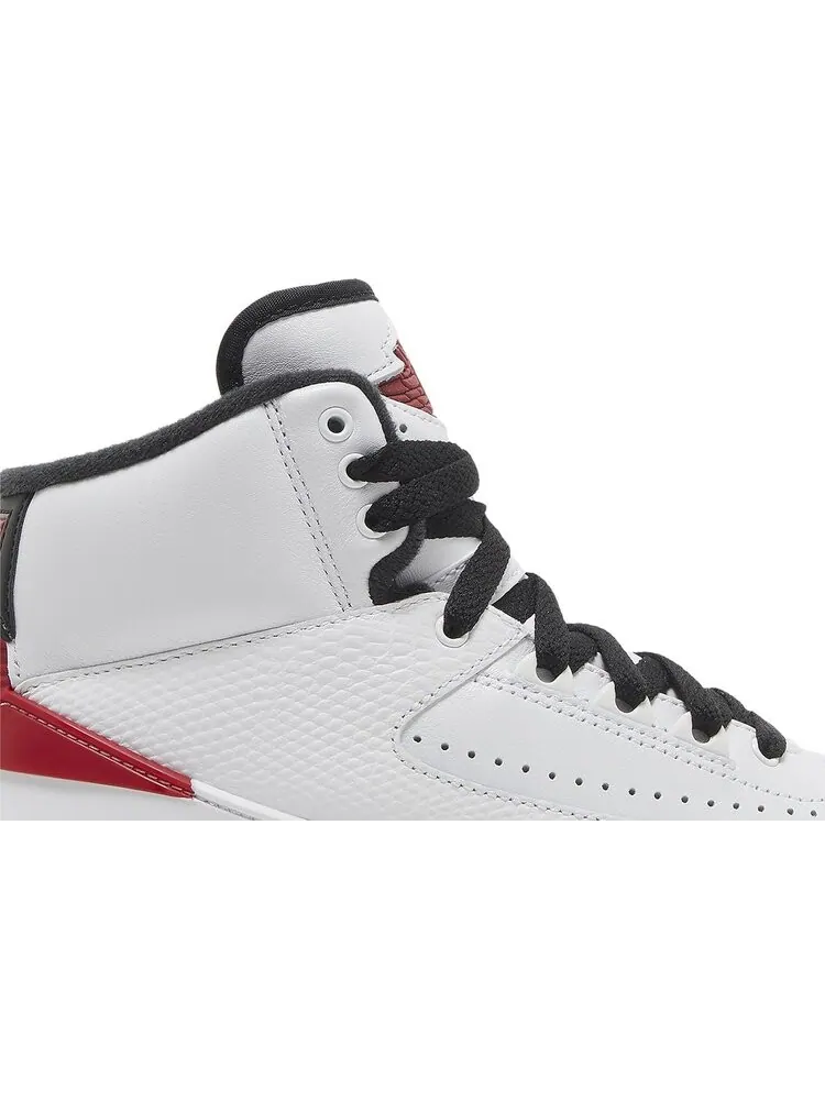 Кроссовки Wmns Air Jordan 2 Retro Chicago 2022 — изображение 2 из 9, белый
