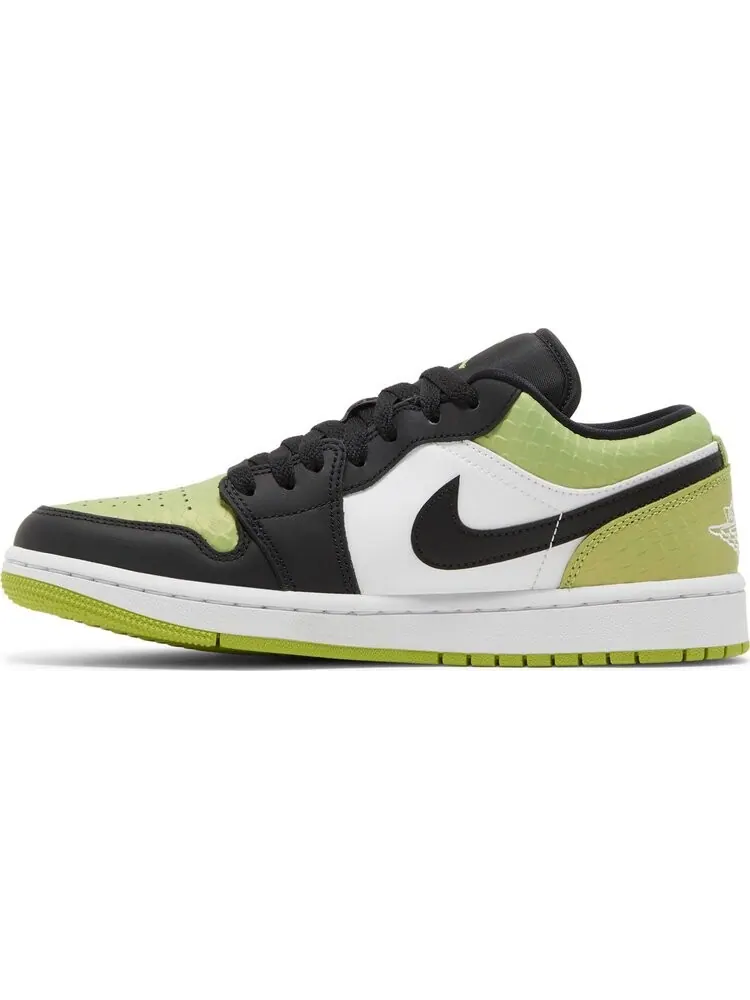 Кроссовки Wmns Air Jordan 1 Low SE Vivid Green Snakeskin — изображение 3 из 8, зеленый