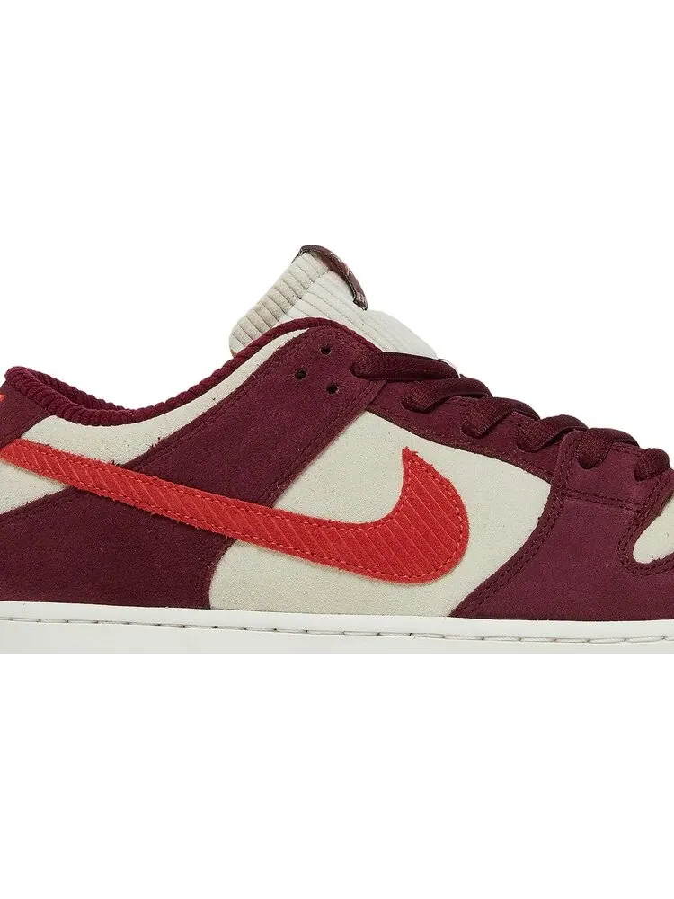 Кроссовки Nike Skate Like a Girl x Dunk Low SB — изображение 2 из 10, белый