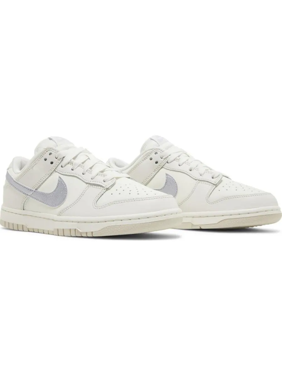 Кроссовки Nike Wmns Dunk Low — изображение 2 из 4, белый