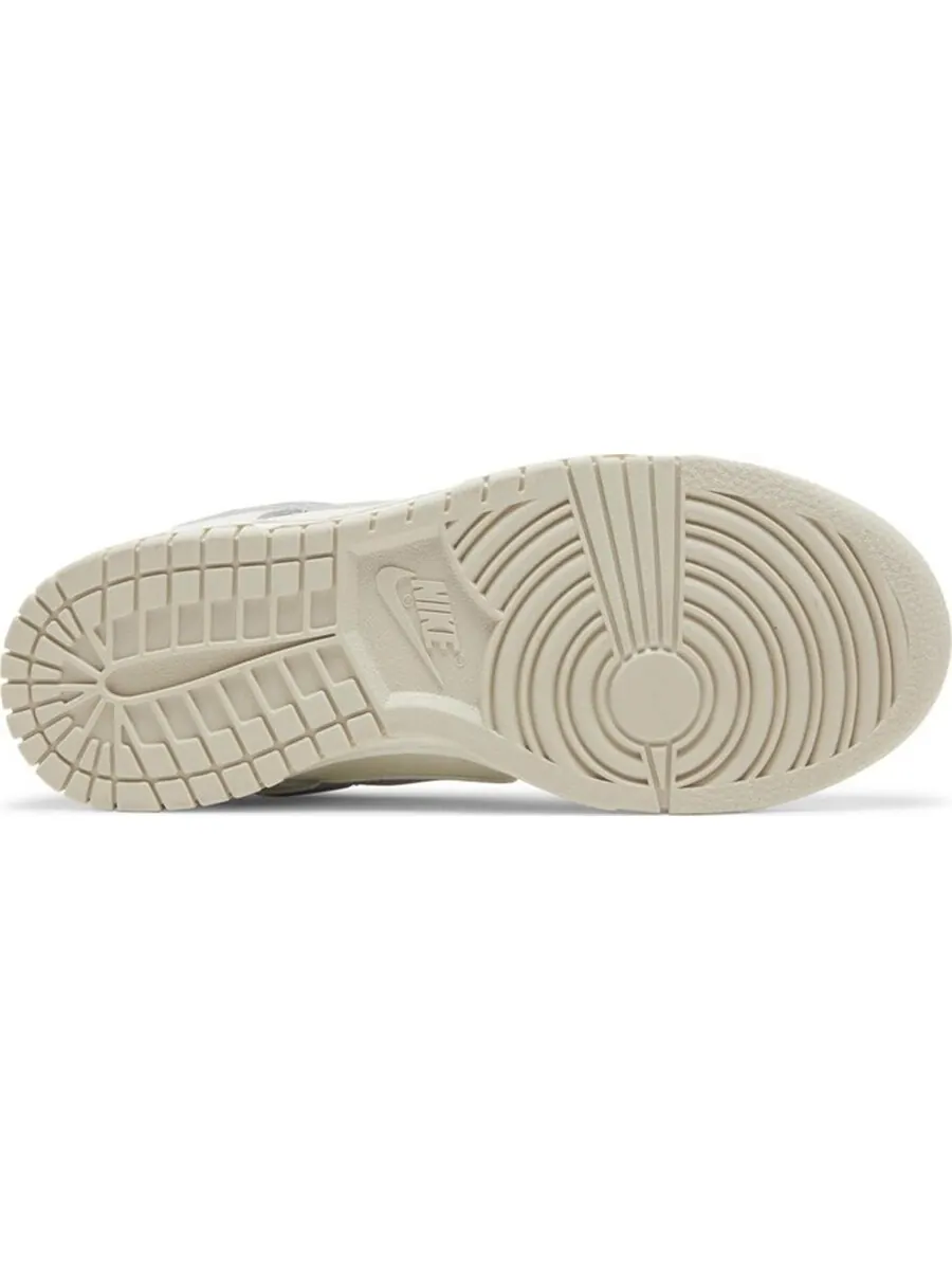 Кроссовки Nike Wmns Dunk Low — изображение 4 из 4, белый