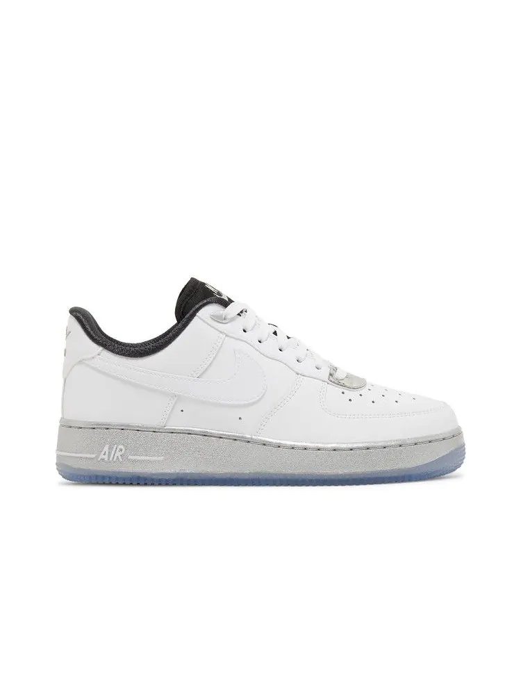 Кроссовки Nike Wmns Air Force 1 07 SE 'Chrome Pack - White' — изображение 2 из 9