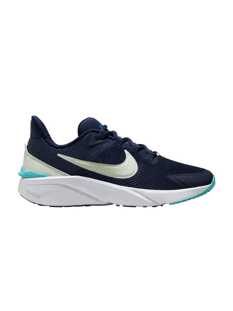 Кроссовки Nike Star Runner 4 GS 'Midnight Navy Volt Tint' — изображение 1 из 1, темно-синий//белый