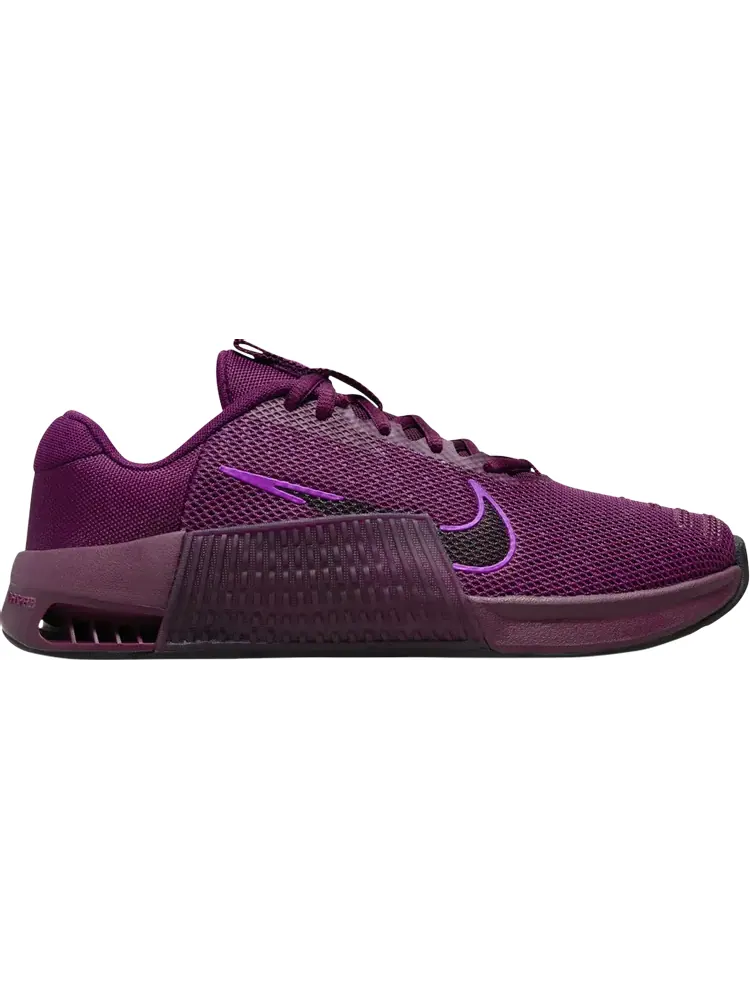 Кроссовки Wmns Metcon 9 'Bordeaux' — изображение 1 из 1, фиолетовый