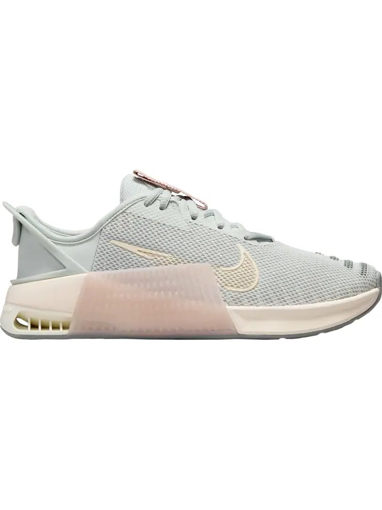 Кроссовки Wmns Metcon 9 EasyOn 'Light Silver Guava Ice' — изображение 1 из 1, серый
