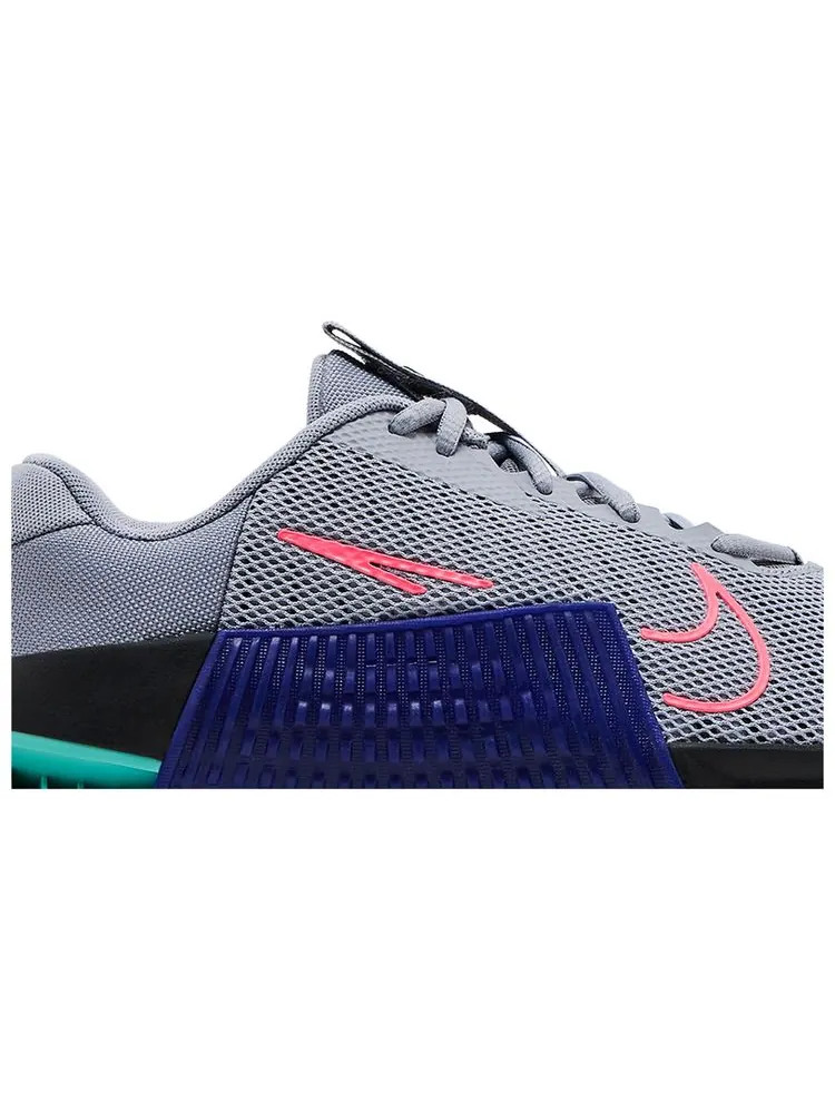 Кроссовки Nike Metcon 9 'Cement Grey Concord' — изображение 2 из 8, серый