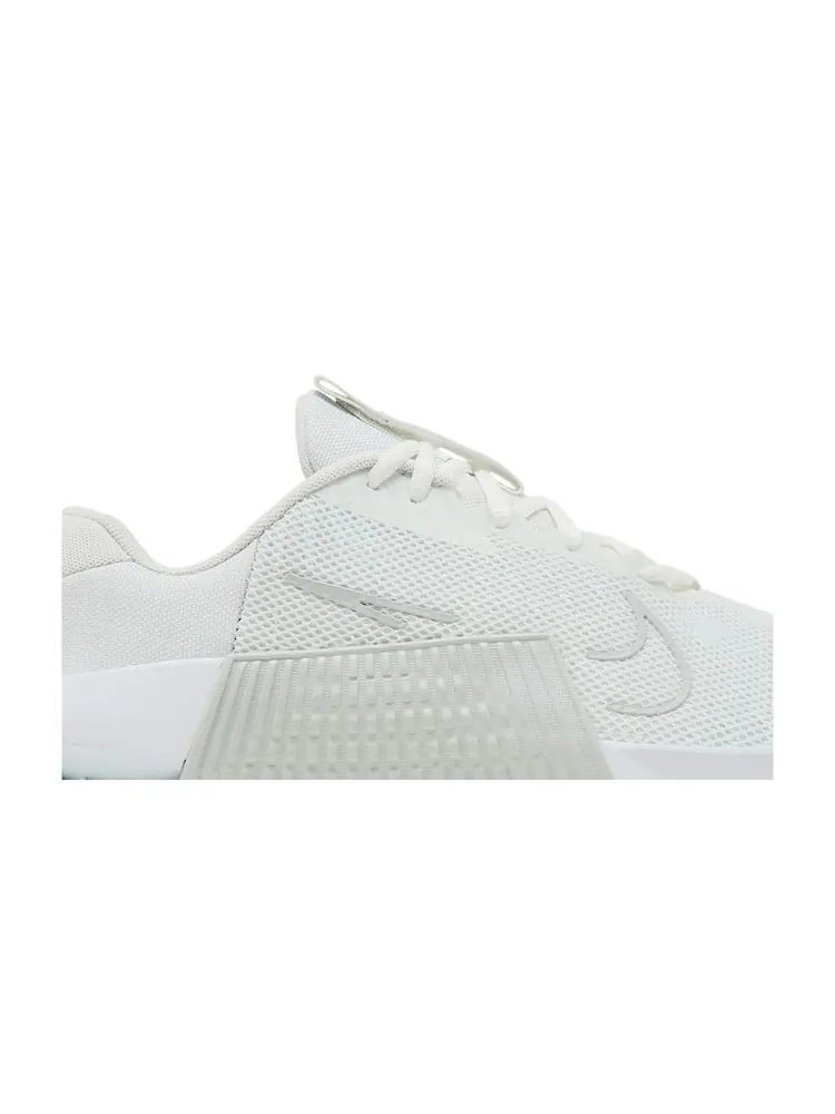 Кроссовки Metcon 9 'White Pure Platinum' — изображение 2 из 8, белый платиновый