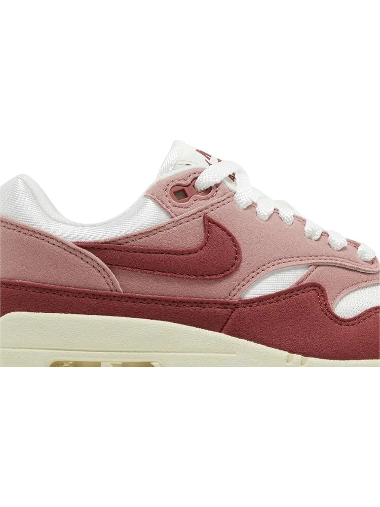 Кроссовки Wmns Air Max 1 'Red Stardust' — изображение 2 из 4, красный