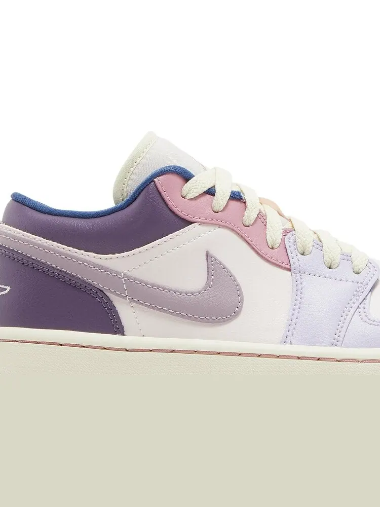 Кроссовки Wmns Air Jordan 1 Low Pastel Plum — изображение 2 из 8, фиолетовый