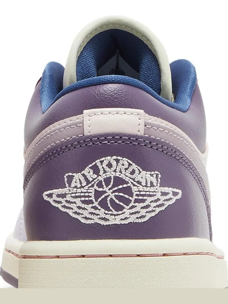 Кроссовки Wmns Air Jordan 1 Low Pastel Plum — изображение 7 из 8, фиолетовый