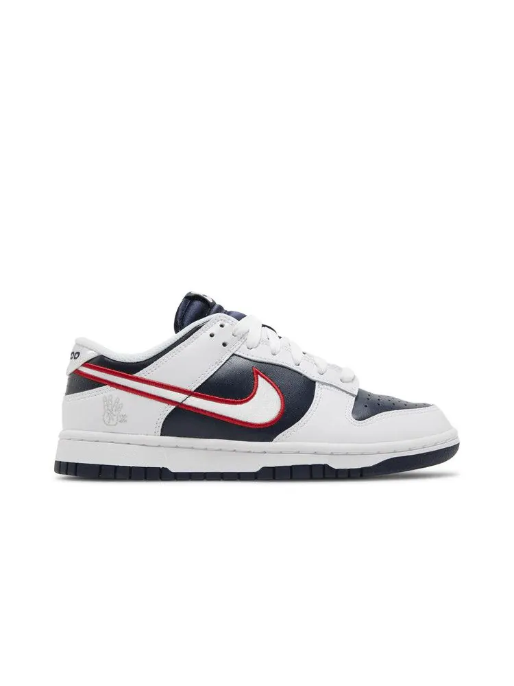 Кроссовки Nike Wmns Dunk Low Premium 'Houston Comets Four Peat' — изображение 2 из 9, белый/красный/серый