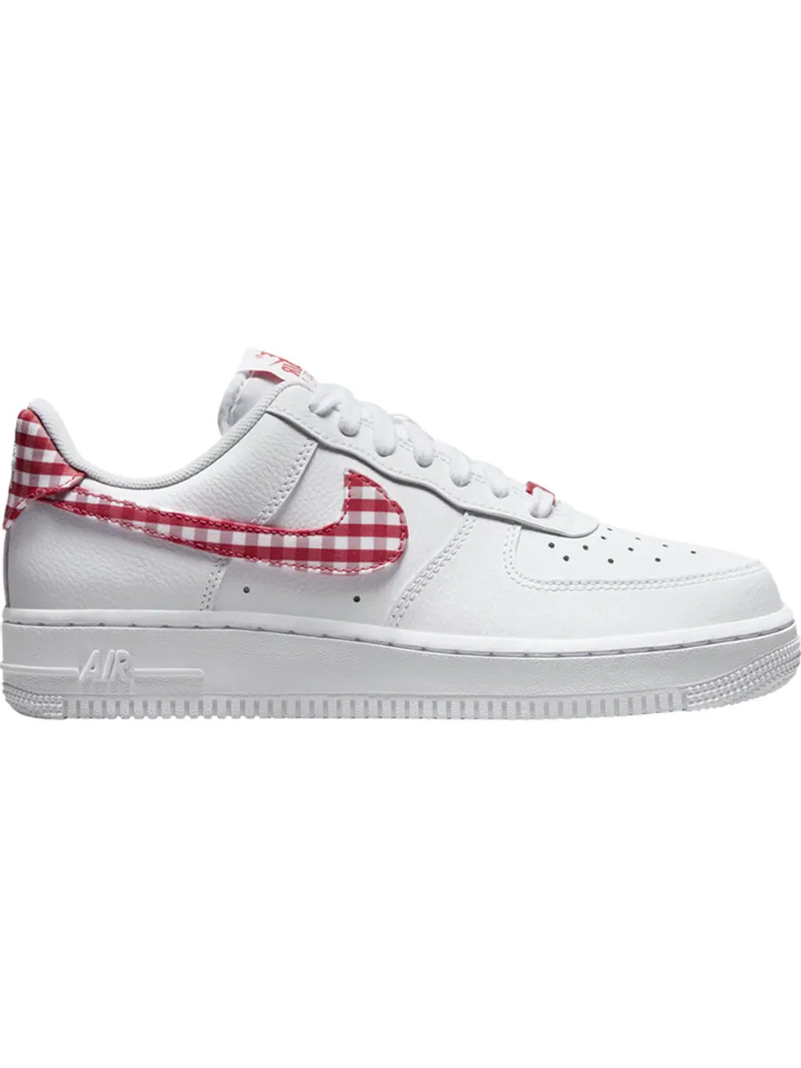 Кроссовки Nike Wmns Air Force 1 '07 Essential 'Mystic Red Gingham' — изображение 1 из 1, белый/красный