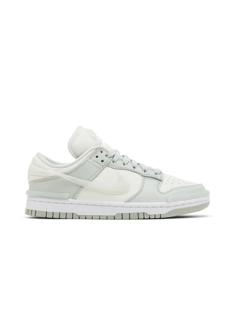 Кроссовки Nike Wmns Dunk Low Twist 'Light Silver' — изображение 2 из 9