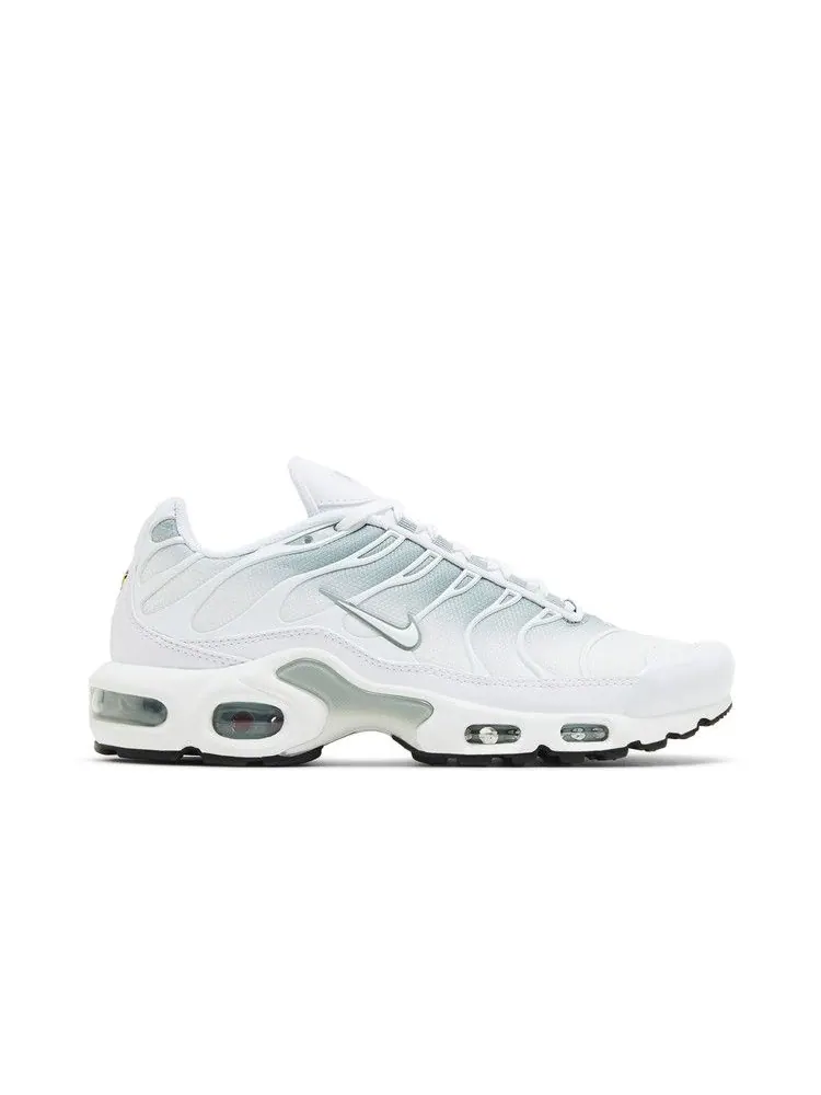 Кроссовки Nike Wmns Air Max Plus 'Mica Green' — изображение 2 из 9