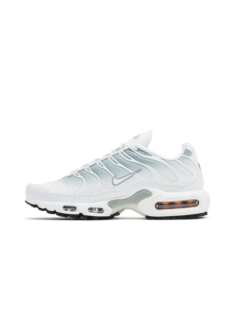 Кроссовки Nike Wmns Air Max Plus 'Mica Green' — изображение 4 из 9