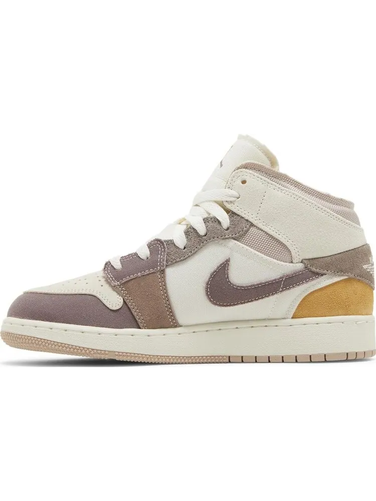 Кроссовки Air Jordan 1 Mid SE Craft GS 'Inside Out - Taupe Haze' — изображение 3 из 4, коричневый