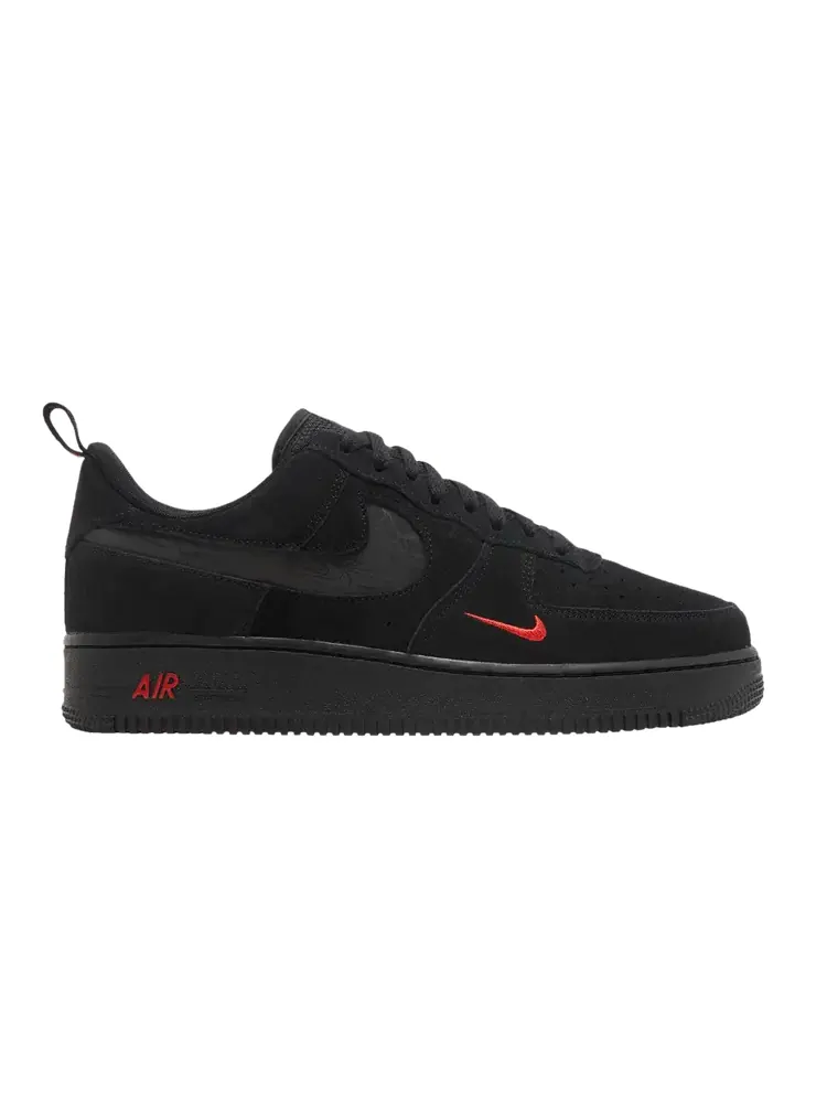 Кроссовки Nike Air Force 1 '07 LV8 'Reflective Swoosh - Black Crimson' — изображение 1 из 9, черный/черный/светлый