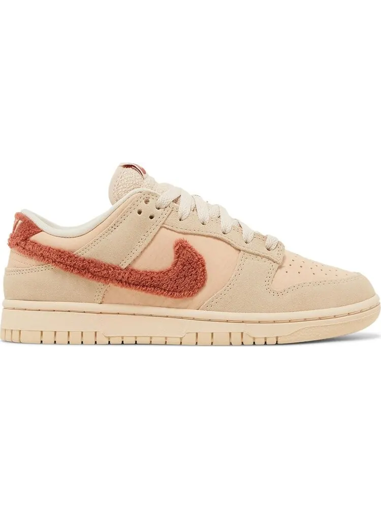 Кроссовки Nike Wmns Dunk Low 'Terry Swoosh' — изображение 1 из 8, розовый