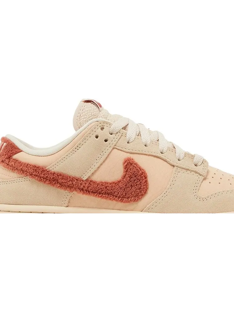 Кроссовки Nike Wmns Dunk Low 'Terry Swoosh' — изображение 2 из 8, розовый