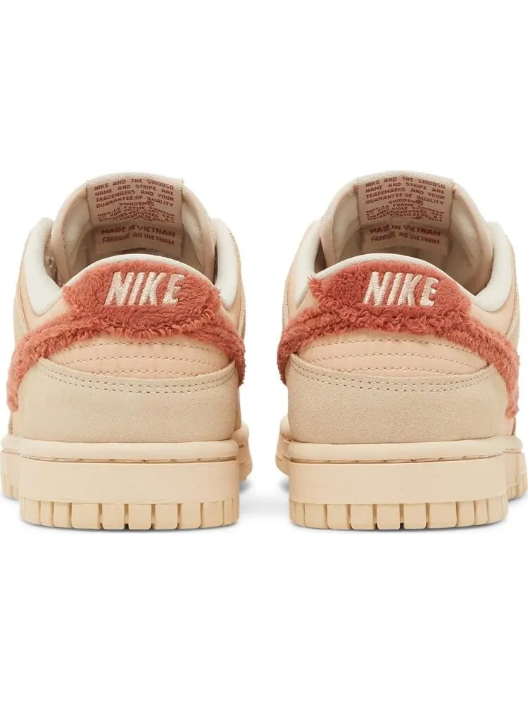 Кроссовки Nike Wmns Dunk Low 'Terry Swoosh' — изображение 6 из 8, розовый