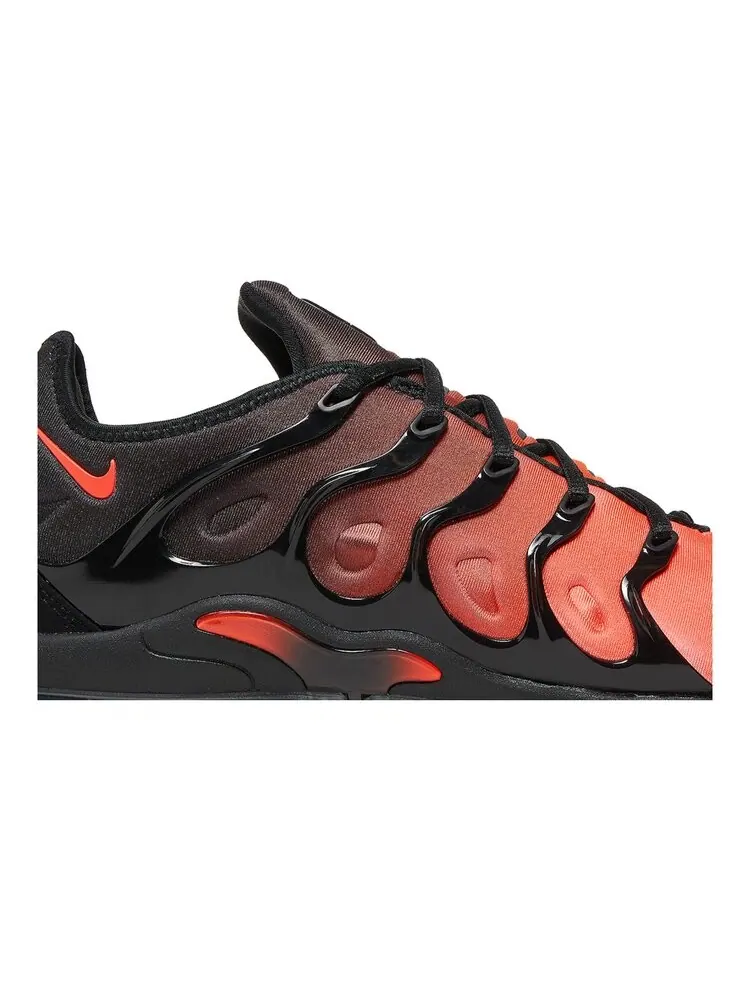 Кроссовки Nike Air VaporMax Plus — изображение 2 из 4, красный