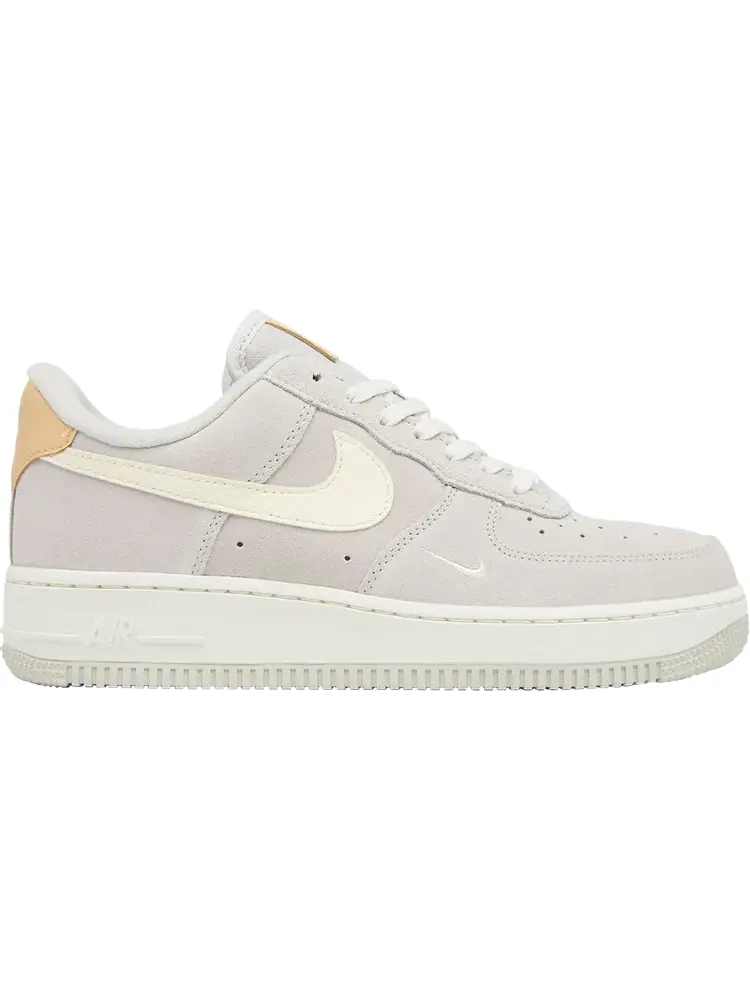 Кроссовки Nike Wmns Air Force 1 Low '07 'Light Bone' — изображение 1 из 1, серый