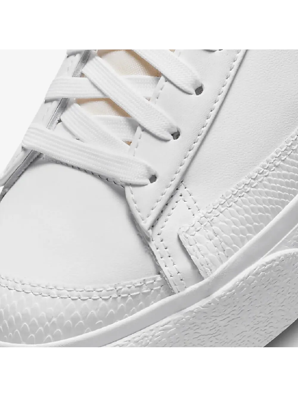 Кроссовки Nike Blazer Low Platform — изображение 7 из 8, белый