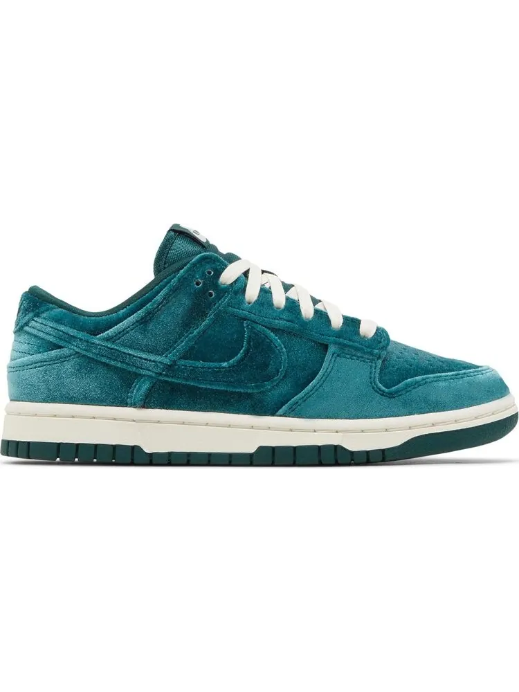 Кроссовки Nike Wmns Dunk Low 'Green Velvet' — изображение 1 из 8, бирюзовый
