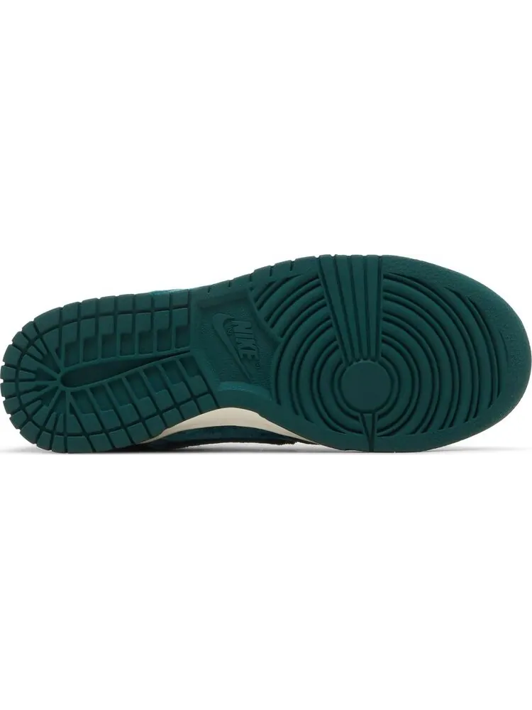 Кроссовки Nike Wmns Dunk Low 'Green Velvet' — изображение 4 из 8, бирюзовый