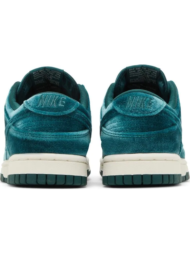 Кроссовки Nike Wmns Dunk Low 'Green Velvet' — изображение 6 из 8, бирюзовый