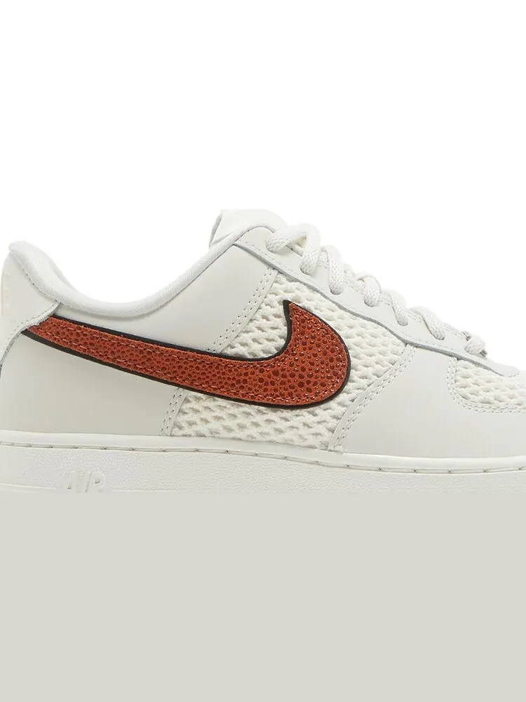 Кроссовки Nike Wmns Air Force 1 'Basketball Leather' — изображение 2 из 8, белый