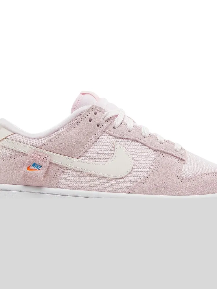 Кроссовки Nike Wmns Dunk Low 'Teddy Bear - Light Soft Pink' — изображение 2 из 8, розовый