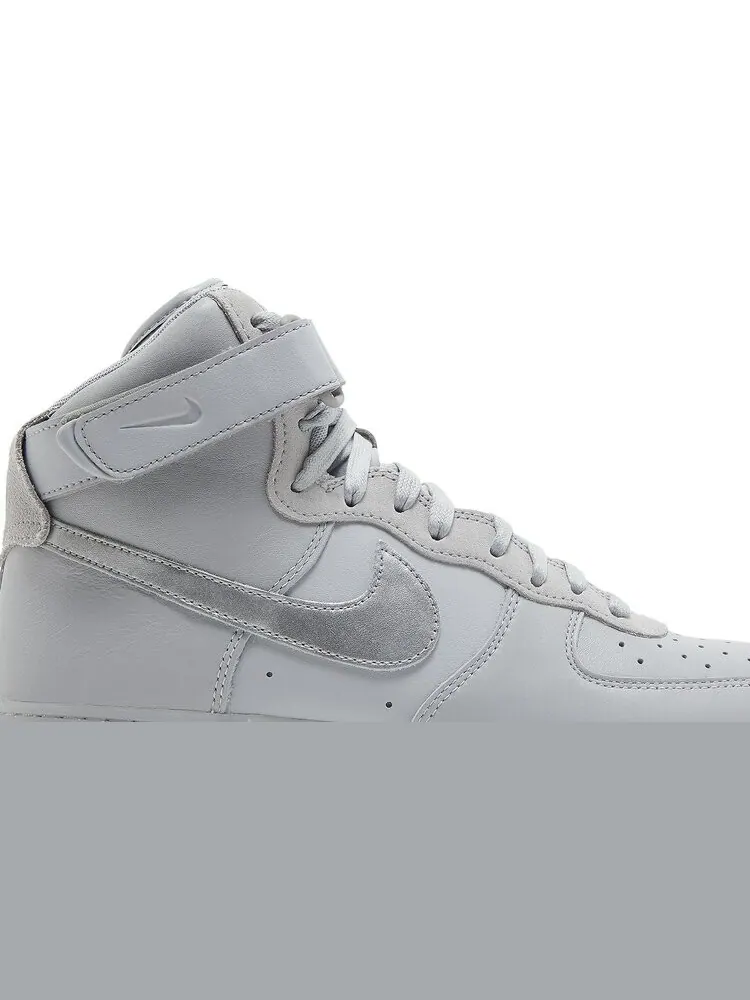 Кроссовки Nike Air Force 1 High 'Wolf Grey Metallic Silver' — изображение 2 из 8, серый