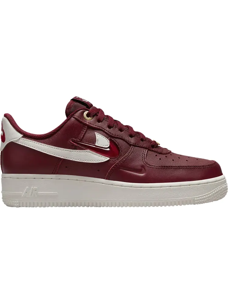 Кроссовки Nike Wmns Air Force 1 '07 Premium 'History of Logos - Team Red' — изображение 1 из 1, красный