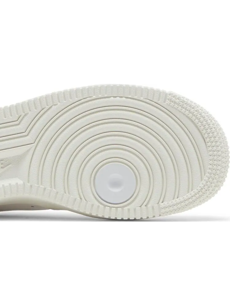 Кроссовки Nike Wmns Air Force 1 '07 Premium 'History of Logos' — изображение 5 из 8, белый