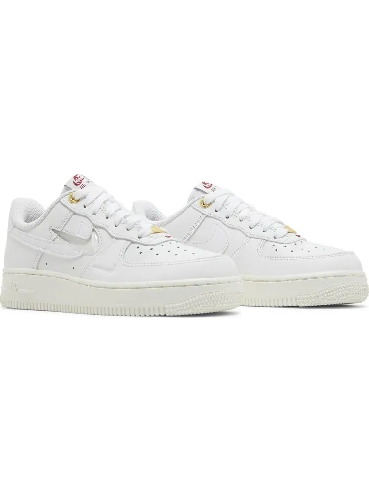 Кроссовки Nike Wmns Air Force 1 '07 Premium 'History of Logos' — изображение 8 из 8, белый
