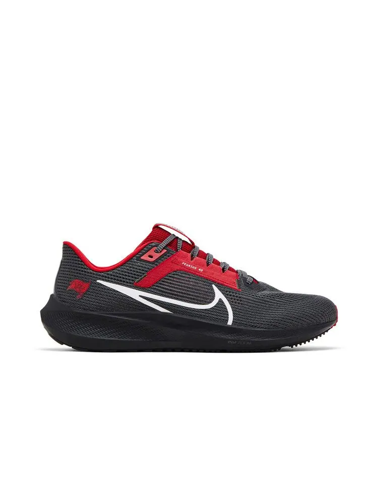 Кроссовки Nike NFL x Air Zoom Pegasus 40 'Tampa Bay Buccaneers' — изображение 2 из 9, красный/глубокий/белый