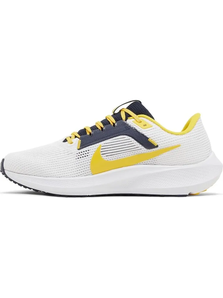 Кроссовки Air Zoom Pegasus 40 'Michigan' — изображение 3 из 4, белый