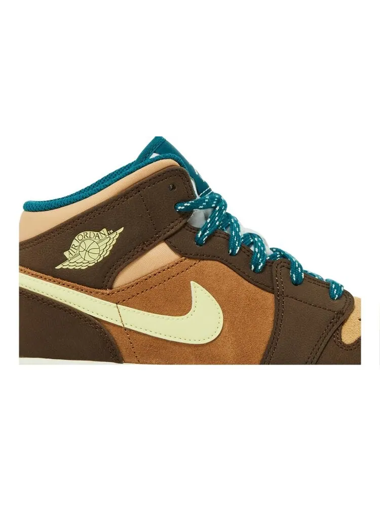 Кроссовки Air Jordan 1 Mid SE GS 'Cacao Wow' — изображение 2 из 4, коричневый
