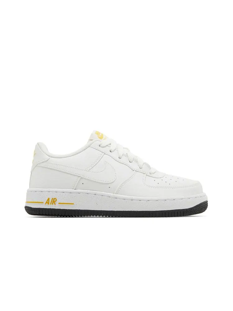 Кроссовки Nike Air Force 1 Impact Next Nature GS 'White University Gold' — изображение 2 из 9, белый/золотистый/белый