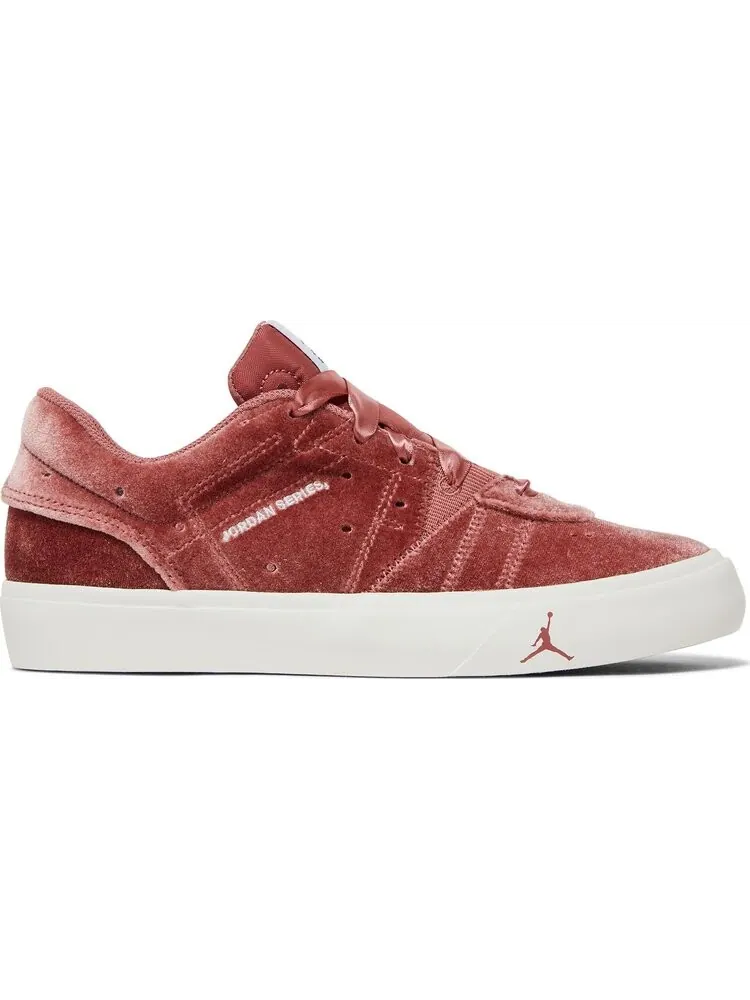 Кроссовки Wmns Jordan Series.05 SE Low Rose Velvet — изображение 1 из 8, розовый