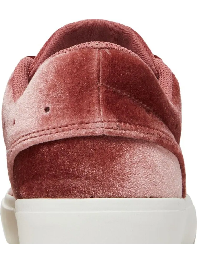 Кроссовки Wmns Jordan Series.05 SE Low Rose Velvet — изображение 7 из 8, розовый