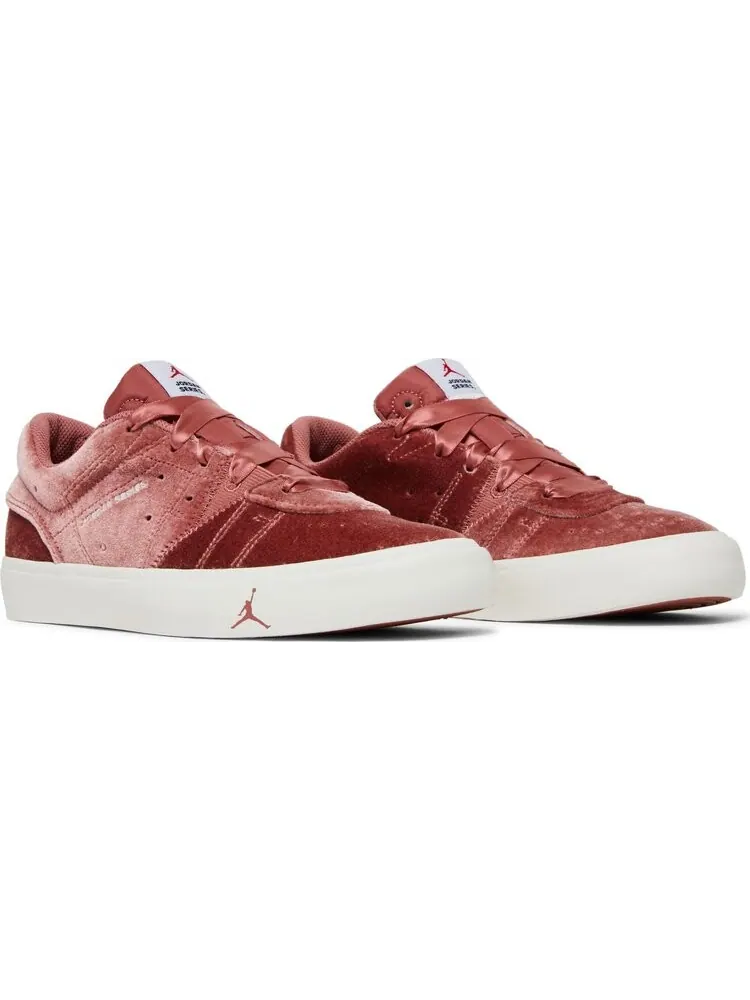 Кроссовки Wmns Jordan Series.05 SE Low Rose Velvet — изображение 8 из 8, розовый
