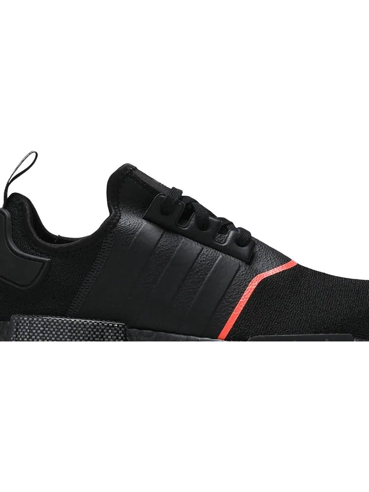 Кроссовки Adidas NMD_R1 'Core Black Solar' — изображение 2 из 8, черный