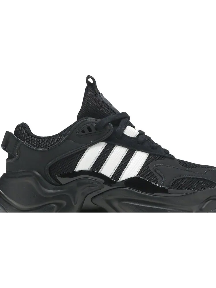 Кроссовки Adidas Wmns Magmur Runner 'Black White' — изображение 2 из 8, черный