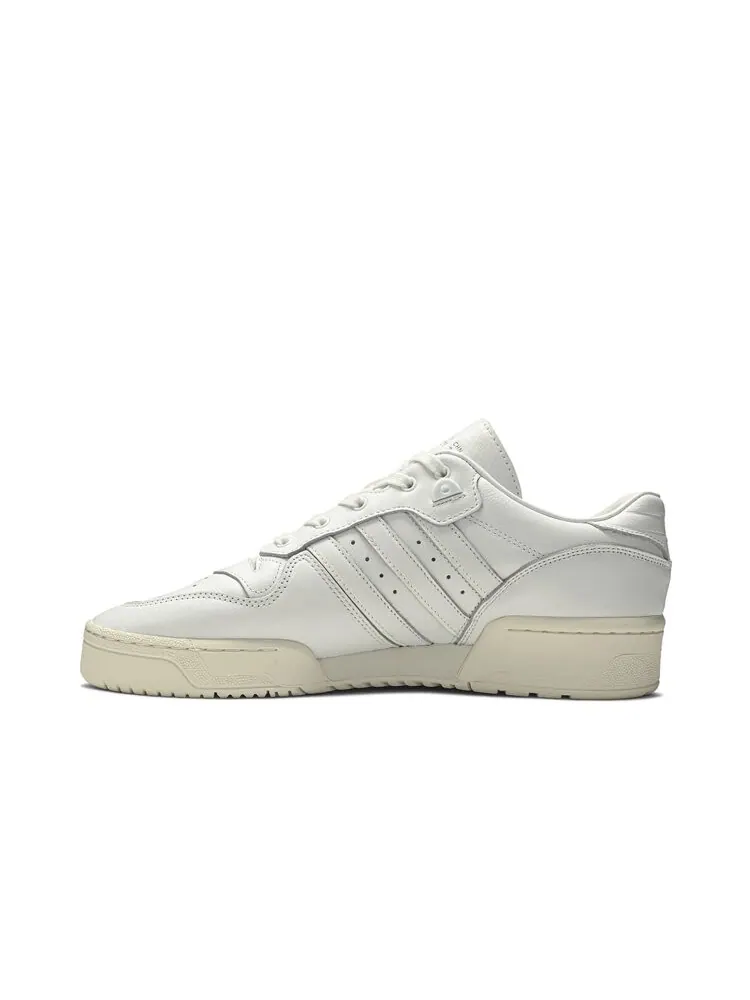 Кроссовки Adidas Rivalry Low 'Triple White' — изображение 3 из 4, белый