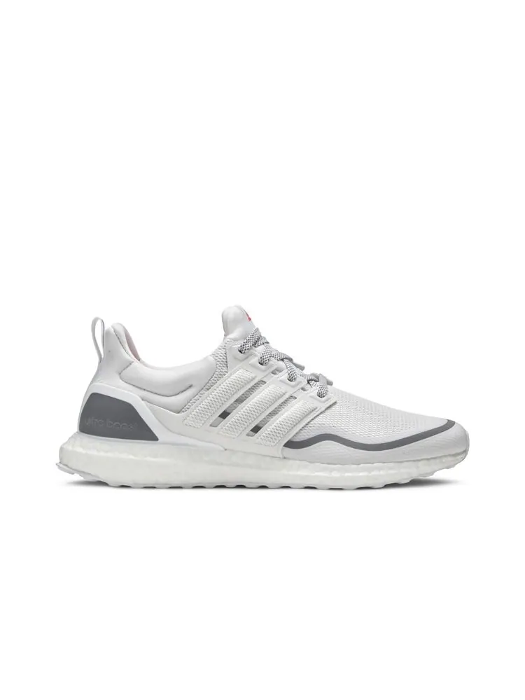 Кроссовки Adidas UltraBoost Reflective — изображение 1 из 4, белый