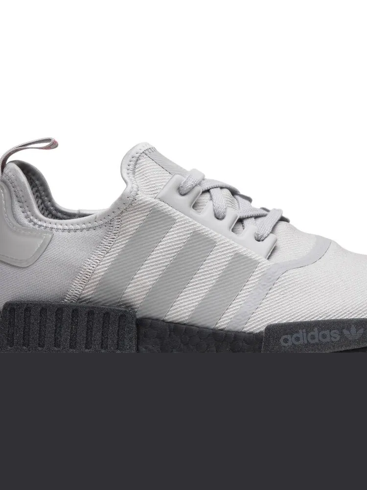 Кроссовки Adidas NMD_R1 'Grey Solar Red' — изображение 2 из 8, серый